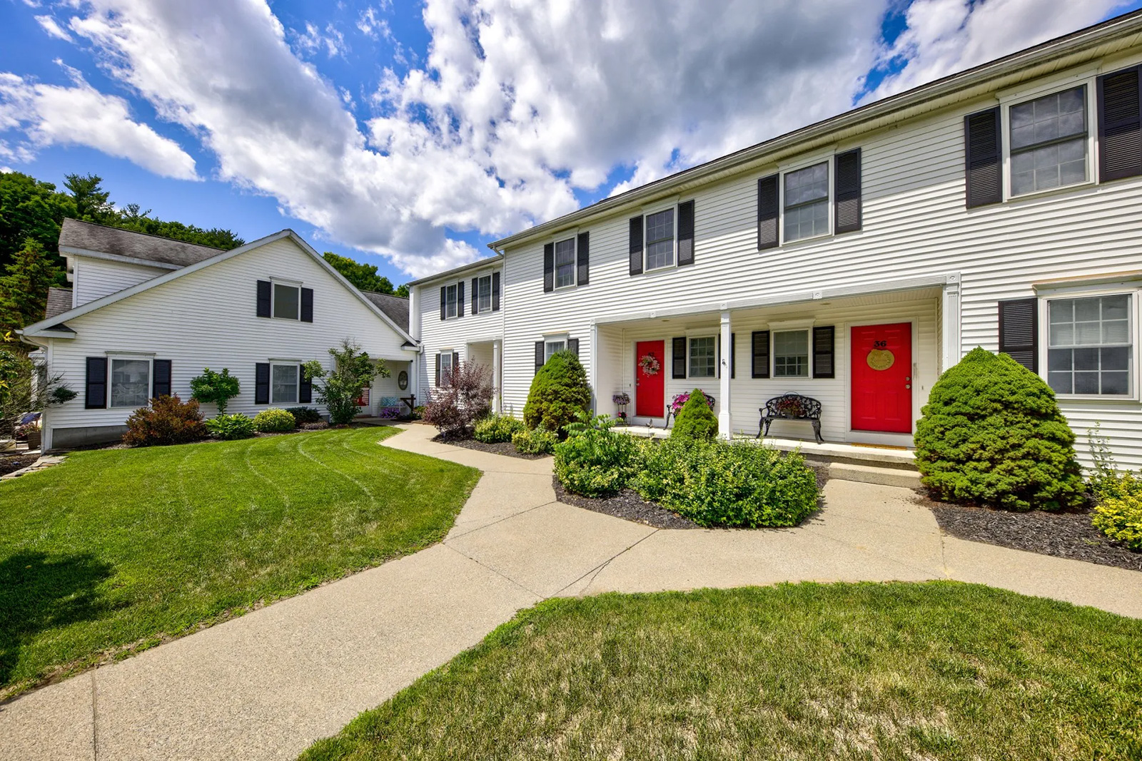 Olde Coach Manor unit exterior